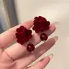 Novos Brincos Pingente de Flor de Veludo Vermelho Estilo Chinês para Mulheres, Lançamento 2026 Ano Novo Venda Quente Brincos de Luxo Leve de Alta Qualidade