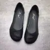 Zapatos de mujer de suela blanda estilo francés, nuevo modelo otoño 2026, zapatos casuales cómodos poco profundos de cuero, zapatos de tacón bajo para madres