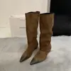 Menina Nômade! Botas de cowboy western estilo deserto para mulheres, com acabamento desgastado, bico fino e design franzido e desfiado, perfeitas para o inverno e como botas de cano alto