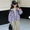 Jaqueta de Primavera e Outono para Meninas 2026 Novo Estilo Coreano Moda Outono Jaqueta Corta-vento com Capuz Crianças Médias e Grandes