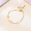 Pulsera Súper Popular, Suave y Dulce, con Fragmentos Dorados, Corazones, Mariposas, Estrellas y Flores Pequeñas, Versátil y de Color Duradero, Pulsera Fina Básica