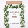 Guirlanda de trepadeira de rosas artificiais feita sob medida para decoração de parede, usada para cobrir e decorar tubos de água de ar condicionado, adequada para tetos de salas de estar e como flor artificial decorativa