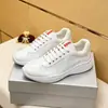 Zapatillas de estilo europeo y americano con bloques de color, zapatos deportivos atléticos transpirables de cuero genuino y malla para hombre, zapatillas blancas casuales de suela gruesa que aumentan la altura, estilo nuevo