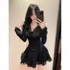 Vestido Coreano de Encaje Puro Deseo Manga Larga Sexy Atuendo de Chica Caliente Falda Corta Elegante Ceñida a la Cintura Otoño 2026