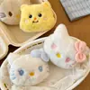 Llavero Colgante de Muñeca de Peluche de Dibujos Animados Lazo Accesorios de Hello Kitty Bolso Accesorios para Pantuflas