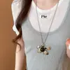Colar com pingente minimalista popular com design exclusivo de nicho, corrente para suéter, sensação de luxo leve e alta qualidade, acessório versátil