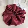 Hermoso Scrunchie Satinado Brillante con un Toque de Lujo, Lazo para Moño Bajo Perezoso, Elegante Accesorio para el Cabello de Color Sólido