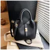 Bolso de Mano de Gama Alta de Nicho Retro Tipo Cubo para Mujer 2026 Nuevo de Moda Versátil Popular Súper Caliente Bolso de Hombro Cruzado