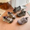 Zapatos para Niños Niños Zapatos de Algodón 2026 Otoño Invierno Nuevo Estilo Niños Superficie de Cuero Cálidos Zapatos Deportivos Niños Más Terciopelo Antideslizantes Zapatos de Papá
