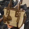 Bolsos de nicho texturizados de alta calidad 2024 nuevos bolsos para mujer versátiles bandoleras retro de hombro bolsos cubo portátiles de moda