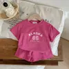 Conjunto Esportivo Casual Estilo Verão para Crianças Pequenas e Médias, Meninos e Meninas, Duas Peças com Shorts de Manga Curta, Pronto para Usar Infantil Estampado