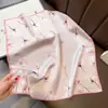 Bufanda Delgada de Seda Cuadrada de Verano Tacto de Alta Gama Estilo Pintura al Óleo Bufanda para el Cuello Ropa Exterior para Mujer Decoración Bufanda Cuadrada Pequeña 70cm Corbata