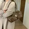 Bolso de Motocicleta Portátil Sexy de Gama Alta con Múltiples Bolsillos Nuevo 2025 Estilo Retro Gran Capacidad Bolso de Axila Bolso de Viaje Estilo Occidental