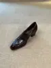 Mocassins quadrados retrô estilo francês para mulheres, com estética britânica, saltos grossos, couro macio e design de calçar fácil, tornando-os versáteis e adequados para o uso diário.