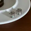 Cuffs de Oreja Minimalistas Anchos Retorcidos en Forma de C con Diseño Único, Sensación de Alta Gama, Versátiles, Retro, Modernos, Pendientes de Moda