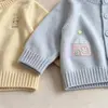 Cárdigan de punto para niña, nuevo estilo otoño 2026, ropa exterior para niños, suéter súper lindo de dopamina para primavera y otoño