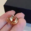 Pendientes Coco con Patrón de Diamante CNC del Mismo Estilo que Jennie, Pendientes de Lujo Ligero de Nicho de Gama Alta con Acabado Brillante