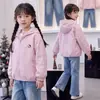 Jaqueta Infantil Dupla Face, Estilo Novo Primavera e Outono 2026, Corta-vento com Capuz Casual Estiloso para Crianças Maiores no Outono