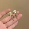 Pendientes de Borla de Metal y Perla Estilo Coreano de Lujo Ligero con Flores Afelpadas, Diamantes Brillantes, Felpa de Copo de Nieve, Pendientes Modernos y Versátiles