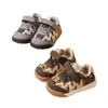 Sapatos de caminhada anti-chute para bebês meninos e meninas, sola macia, novo modelo de outono, tênis esportivos para bebês, antiderrapantes, sapatos para bebês estilo coreano, atacado