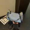 Nova bolsa tiracolo da moda de luxo leve para o início do outono de 2026, bolsa de ombro e sob o braço nova e de nicho para mulheres