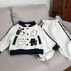 Traje para Meninos Primavera e Outono 2026 Novo Jaqueta Estilosa e Fashion para Meninos Conjunto Casual Esportivo Infantil Tendência