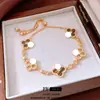 Pulsera Ajustable Hueca de Flor Electrochapada en Oro Real de 18K Vintage Lujo Ligero Versátil Joyería de Nicho