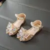 Sapatos Femininos 2026 Novo Estilo Sandálias para Desfiles e Apresentações, Sapatos de Princesa com Solado Macio, Sapatos de Dança Prateados para Meninas, Sapatos de Salto Único