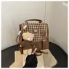 Estilo Coreano Xadrez Retrô Transfronteiriço 2026 Nylon Estilo Academia Britânica Estudante Casual Compras de Férias Mochila de Mão