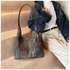 Bolsa Grande para Croissants 2025 Otoño Nueva Moda Casual Simple de Alto Valor Bolso de Hombro Cruzado Bolso Debajo del Brazo