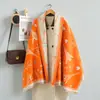 Bufanda de Imitación Cachemir Estilo Tweed con Camelia para Mujer en Otoño e Invierno Nueva Elegante Versátil Decorativa Engrosada Cálida Chal Largo