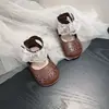 Tendencia de Moda Verano 2026 Zapatos de Princesa Borde de Encaje Cierre de Velcro Sandalias Caladas Zapatos para Bebés y Niños Pequeños
