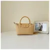 Bolsa de Mão Tecida Nova Tendência Verão 2026 Feminina Elegante Simples de Ombro Design de Personalidade Retrô Bolsa Transversal