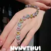Pulsera de gemas arcoíris con diseño de estrella de río rojo en polvo, chapada en oro de 18 quilates, con circonitas cúbicas de color tesoro.