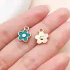 Colgantes de Esmalte Floral Verde, Trébol de Cuatro Hojas de la Suerte, Margaritas Pequeñas, Aretes DIY, Pulseras, Accesorios para Joyería al por Mayor