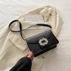 Bolso Cuadrado Pequeño de Moda con Pedrería 2024 Verano Nuevo Moderno Combinable de Un Hombro Sobaco Niche de Alta Gama con Diamantes Bolso tipo baguette francés