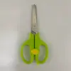 Venta al por mayor del fabricante Tijeras creativas multifuncionales hechas a mano para estudiantes Tijeras de plástico para niños Tijeras de seguridad para el hogar Tijeras de oficina