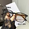 Lentes fotocromáticos anti-luz azul Moda para hombre y mujer Lentes para miopía Lentes transparentes que cambian de color Armazón de lentes liso y delgado para cara grande