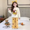 Ropa de estar de otoño e invierno para niñas con dibujos animados, nuevo estilo 2026, ropa de invierno cálida y elegante para niños, conjunto de pijama con forro de polar, conjunto de dos piezas