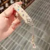 Grampo de Cabelo Estilo Étnico com Sino e Franja para Mulheres, Presilha Lateral Exquisita e Super Brilhante Bb Clip, Novo Modelo 2026, Toque Delicado Retrô de Alto Padrão