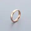Anillo liso liso minimalista transfronterizo europeo y americano, anillo de acero inoxidable de nicho, anillo de pareja de estilo fresco y neutro, accesorio para la mano