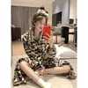 Pijama de forro polar coral para mujer, diseño dulce y retro a rayas, engrosado para abrigar, adecuado para otoño e invierno, se puede usar como bata o ropa de estar