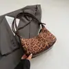 Bolsa de Mão Feminina Moda 2025 Outono Novo Estilo Coreano Estilo Nicho Bolsa Transversal Casual de Ombro/Axila