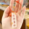 Las cosas buenas suceden Llavero Acrílico con Texto de Doble Cara Pequeño Regalo Making Colgante de Cuerda de Alambre Etiqueta Decorativa para Mochila