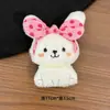 Broche de Peluche Conejo Blanco Perla Lazo Lunares Dibujo Animado Corazón de Niña Llavero Colgante Souvenir