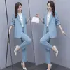 Elegante y estiloso conjunto de traje para mujer para primavera y otoño, con un blazer cruzado de solapa y pantalones de corte ajustado, un conjunto de dos piezas juvenil y profesional