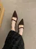 Sapatos Mary Jane de camurça com brisa retro francesa, novo estilo primavera e outono 2025, sapatos femininos elegantes e versáteis de bico fino