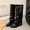 Saia com botas de moda outono feminino 2026 botas de moda versáteis estilo britânico bico fino novo retrô plus size feminino salto grosso