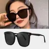 Gafas de Sol Cuadradas de Montura Grande de Moda Gafas de Sol con Clavos de Arroz Verticales para Mujer para Transmisión en Vivo de Xiaohongshu Douyin para Drenar el Agua y Prevenir los Rayos UV Mientras se Conduce