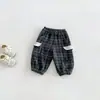 Nuevo conjunto de tres piezas de Dianxi Baby para otoño para niños: camiseta básica con estampado de dibujos animados, chaleco simple, pantalones jogger a cuadros.